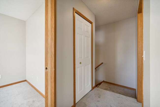 Linen Closet - 7348 Timber Crest Dr S