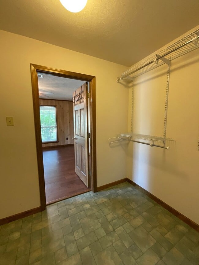 Building Photo - 156 Kelley St