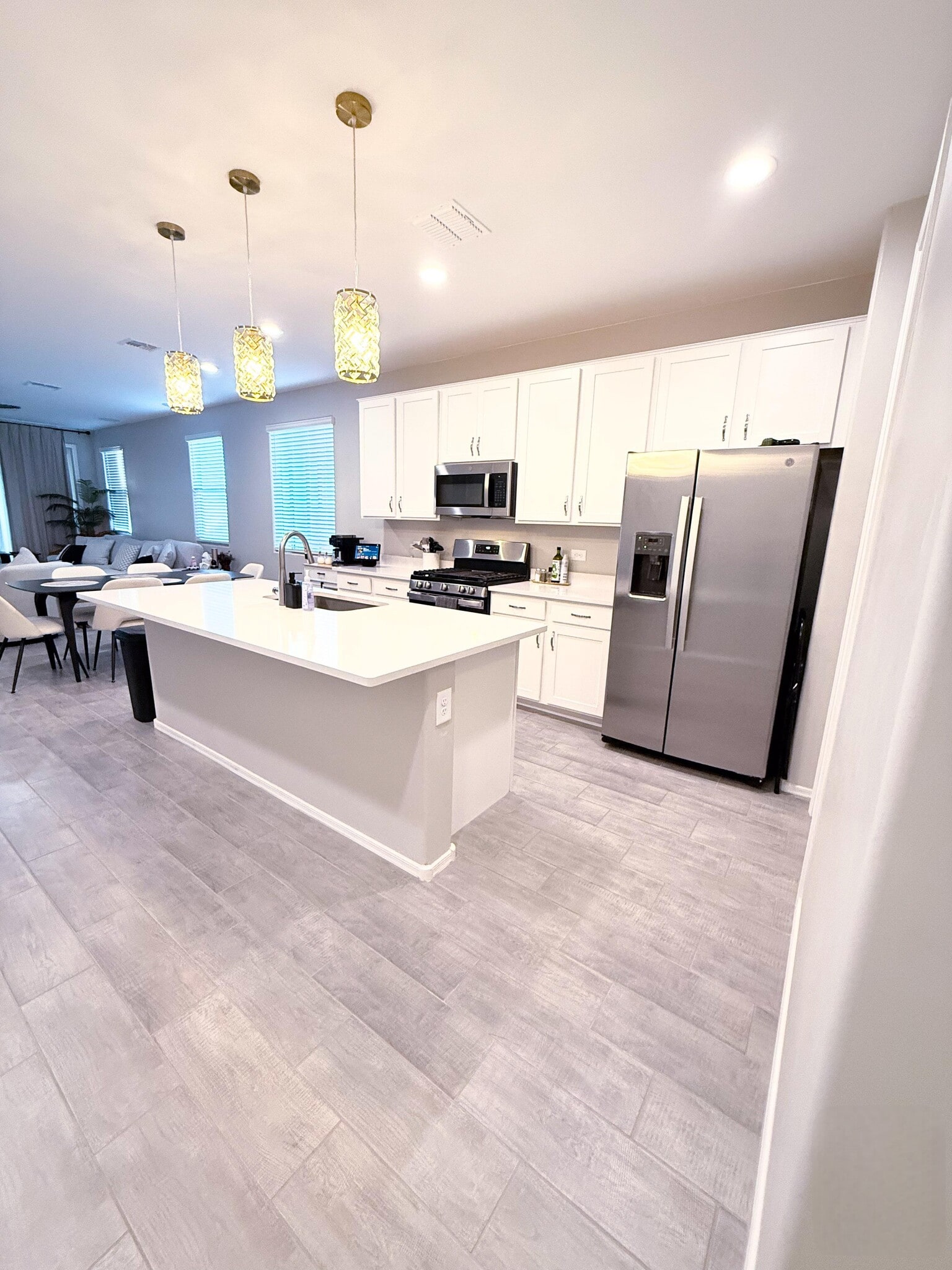 Building Photo - 620 W Calle El Tramo