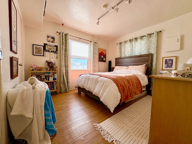 Building Photo - 2248 Matthew Ave