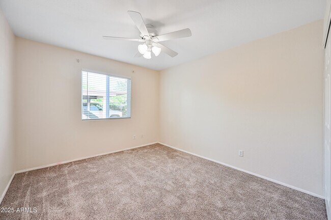 Building Photo - 805 E Townley Ave