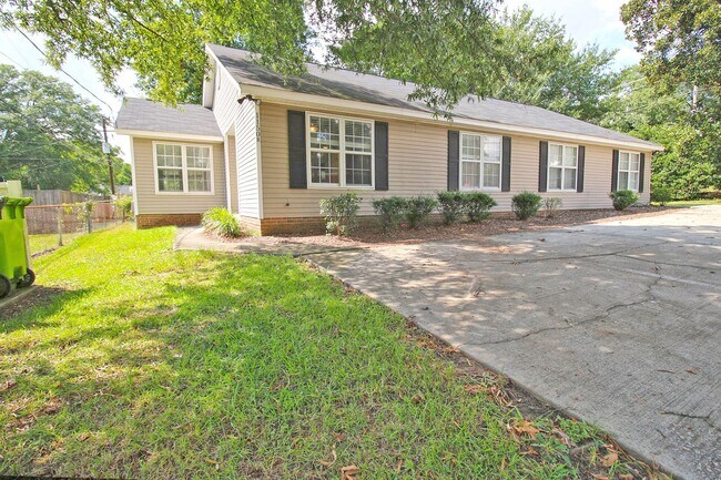 Primary Photo - Available for Move-In July 20th ! 3 Bedroo...