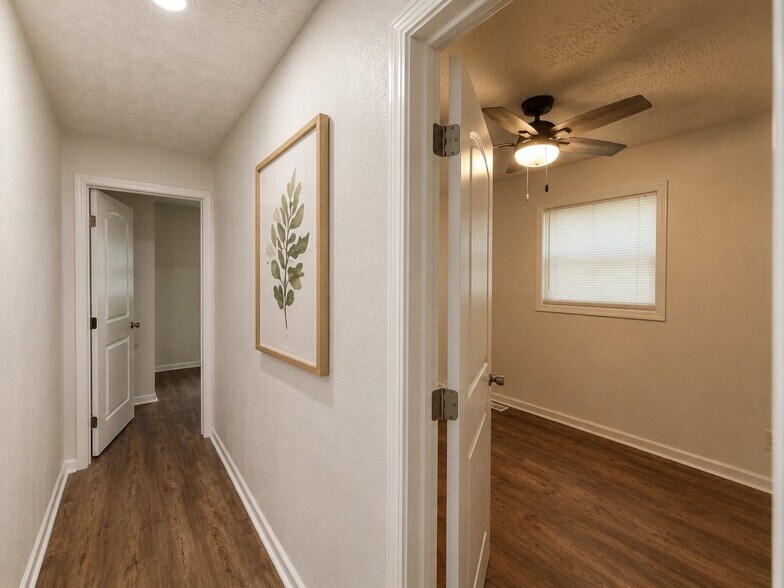 Building Photo - 4235 Rookwood Ave