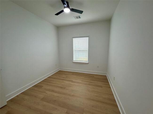 Building Photo - 1806 Benson St