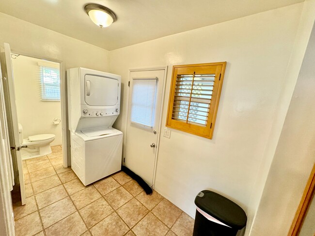 Building Photo - Charming North Hollywood Home
