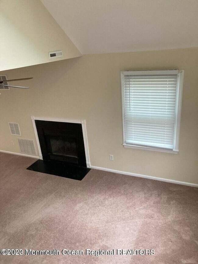 Building Photo - 2 Robinson Ct