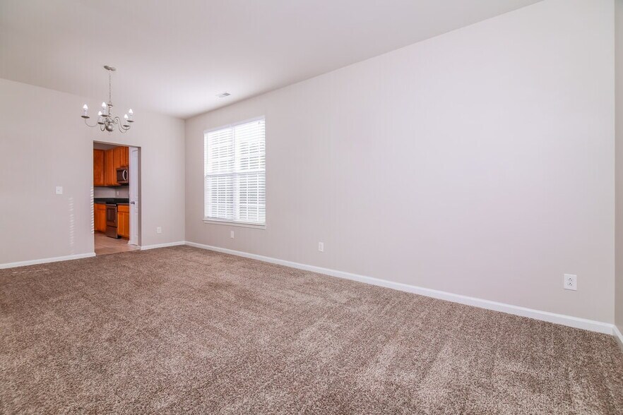 Building Photo - 1008 Martin Bench Ct