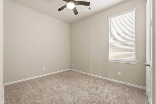 Building Photo - 1227 Carswell Grove Dr
