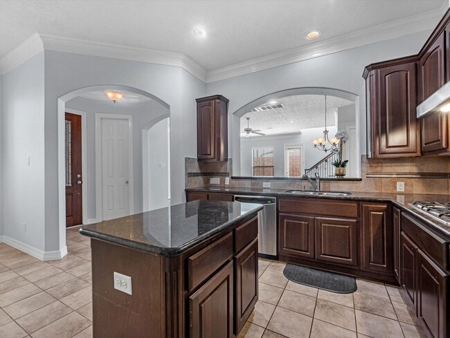 Building Photo - 11643 Royal Oaks View