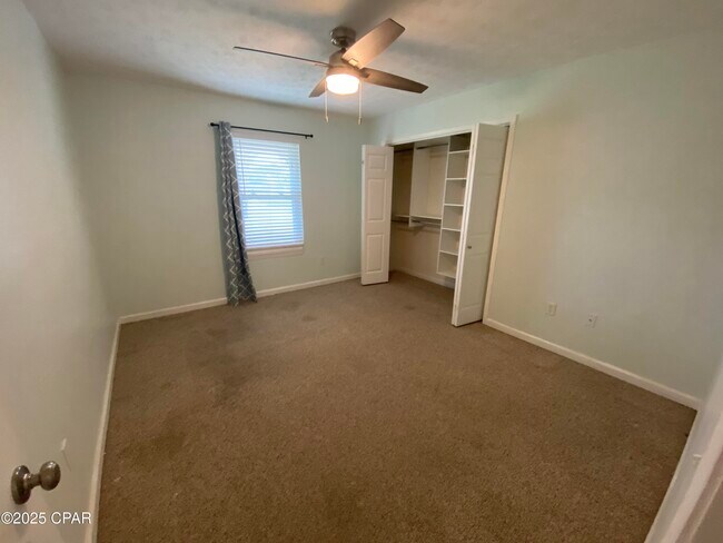 Building Photo - 3657 Oakbrook Ln