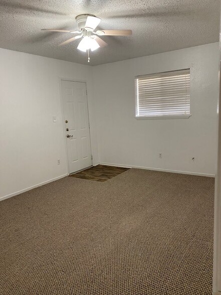 Building Photo - 2221 Lavern St