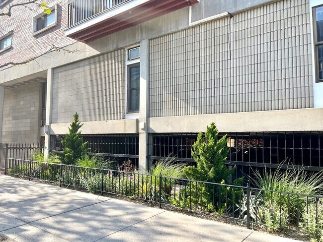 Building Photo - 1643 Cambridge St