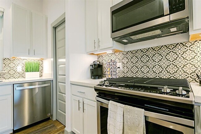 Building Photo - 4303 Chester St