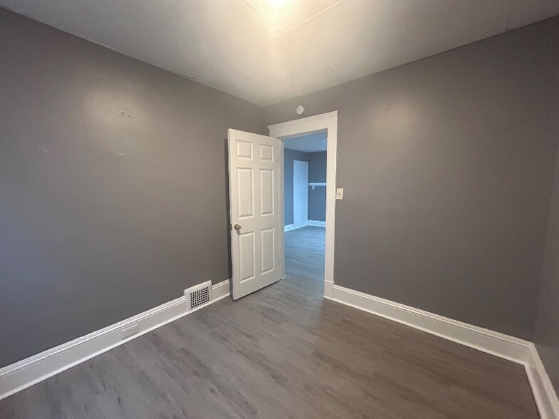 Building Photo - 3441 W 56th St