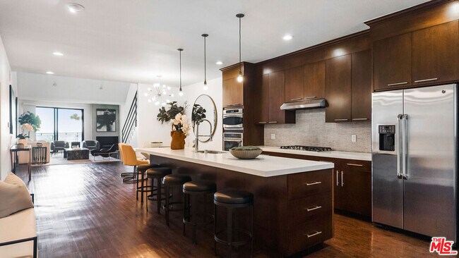 Building Photo - 8755 Shoreham Dr