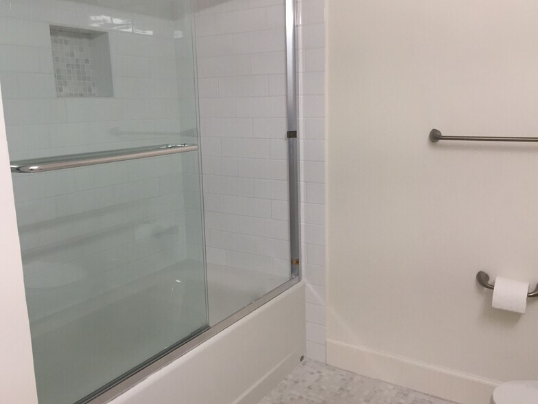 bathroom - 2475 Brickell Ave