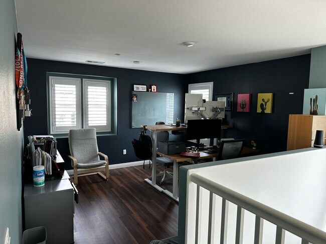 Building Photo - 4 Bedroom Single Family Home in Riverside