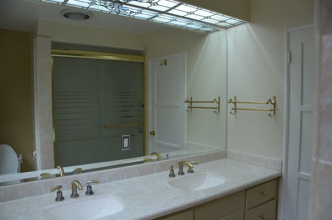 Bathroom - 1717 Riverside Dr