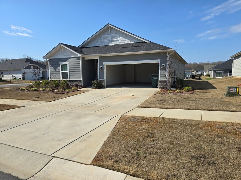 Building Photo - 3301 Plum Dr