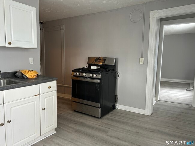 Building Photo - 22 Hawthorne St