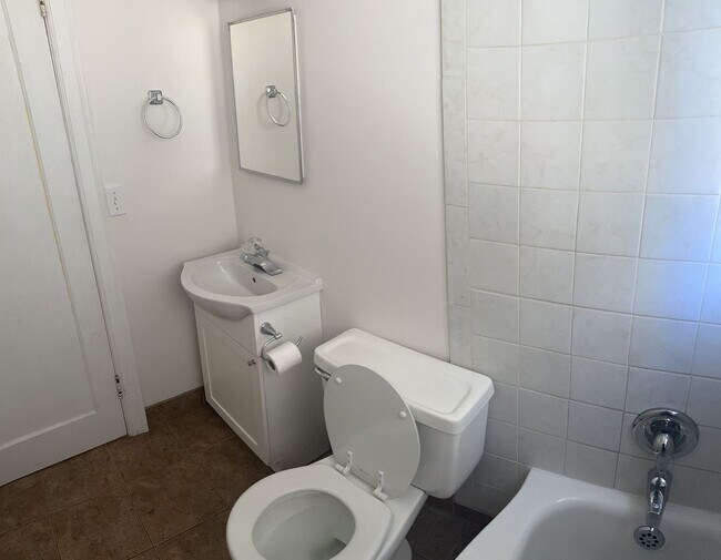 Building Photo - Adorable Valley 1+bedroom bungalow with Shop!