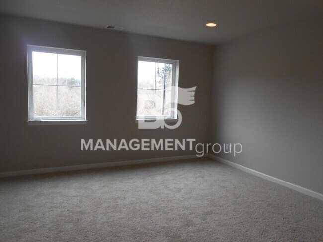 Building Photo - Newer NW Portland/Bethany Home Located In Abby Creek!