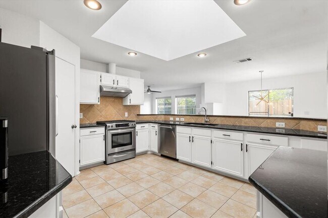 Building Photo - 6105 Back Bay Ln