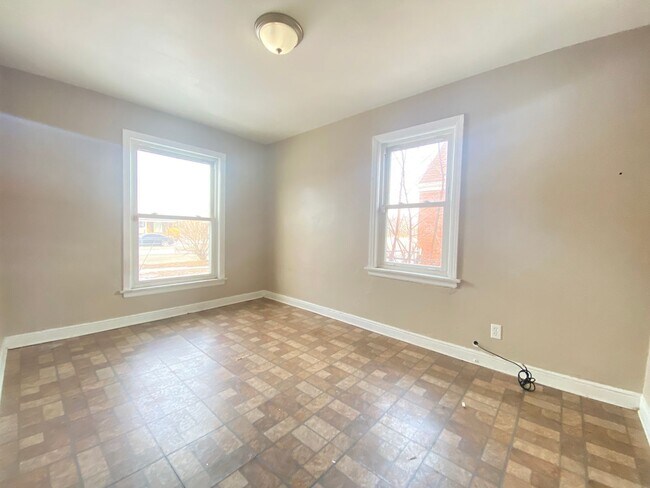 Building Photo - 3 Bedroom 2 Bath Home in Gary