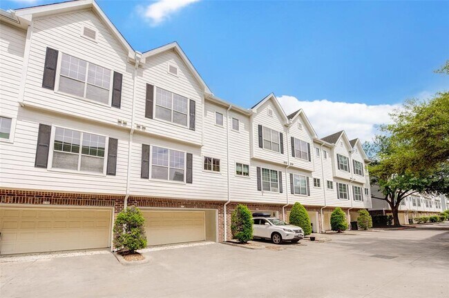 Building Photo - 9200 Westheimer Rd