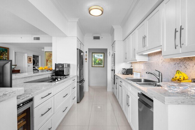 Building Photo - 500 SE Mizner Blvd