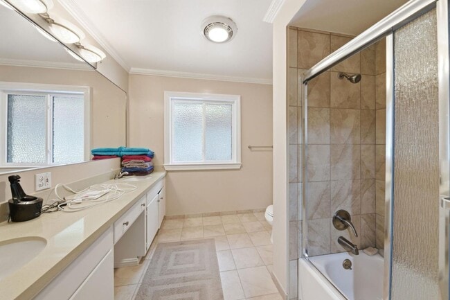 Building Photo - 25 Warmwood Way