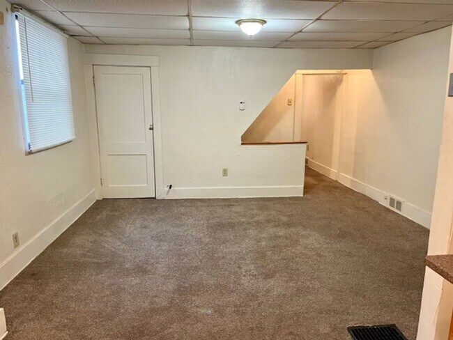 Building Photo - 118 Kirk Ave