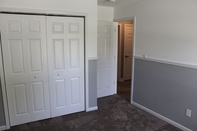 Building Photo - 612 Woodfield Cir