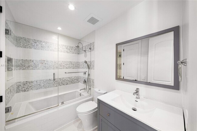 Building Photo - 5728 Pine Tree Dr