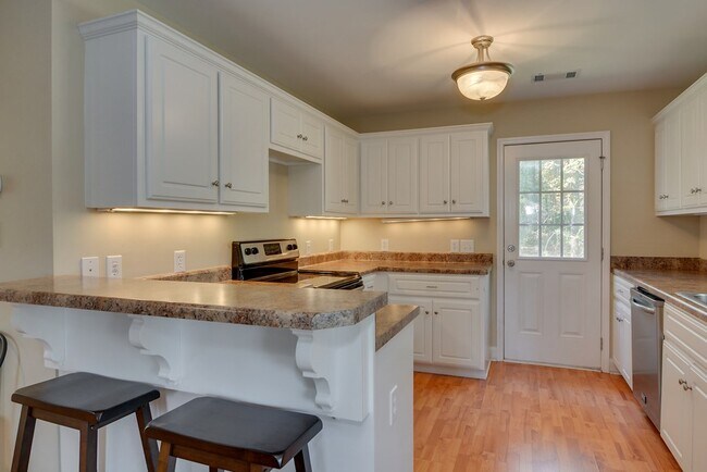 Building Photo - 261 4 Oaks Rd