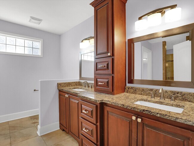 Building Photo - 1840 Manila Ave