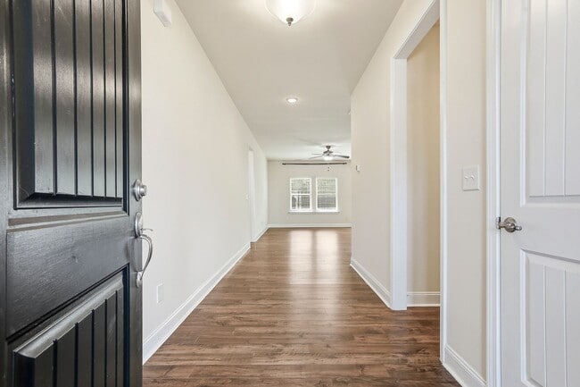 Building Photo - 52 Woodwater Cir
