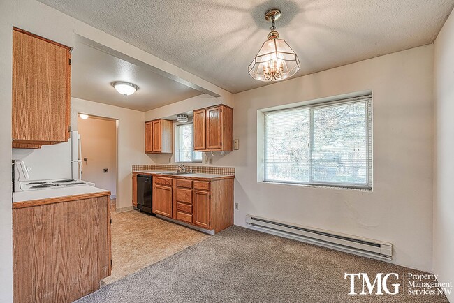 Building Photo - Classically Cute 2 Bed 1 Bath Duplex in Washougal