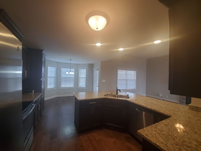 Building Photo - $2100 Executive 3 Bed 2.5 Bath with Bonus ...