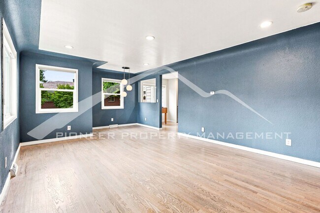 Building Photo - Charming Home with Central AC and Fenced Yard