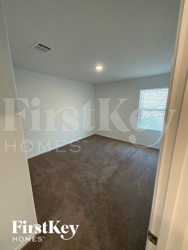 Building Photo - 1339 White Willow
