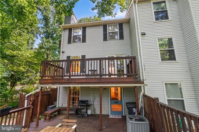 Building Photo - 15649 Mews Ct