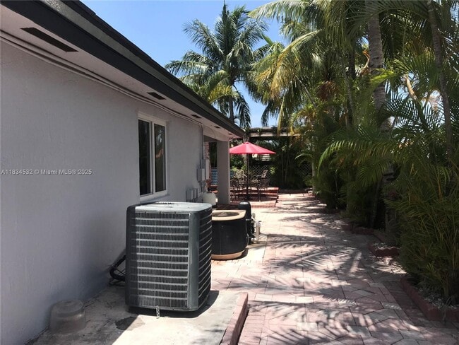 Building Photo - 4908 SW 143rd Ave