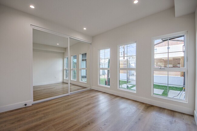 Building Photo - Luxury Living with Massive Private Yard in Downtown Burbank!