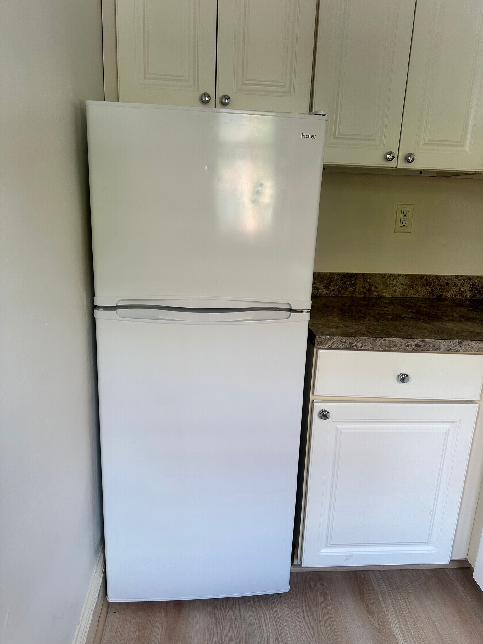 Building Photo - 90 Brainerd Rd