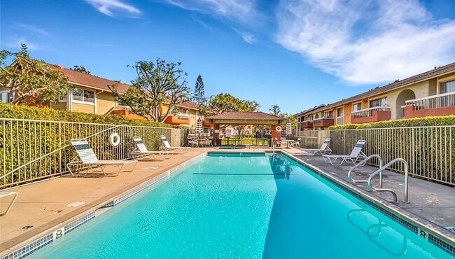 Building Photo - Whittier 2 bedrooms 2 bathrooms