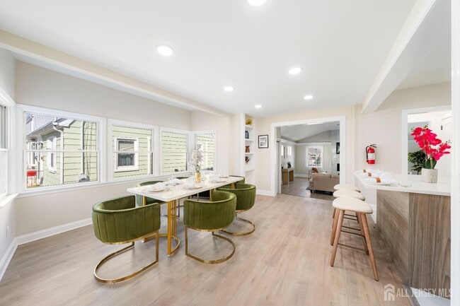Building Photo - 536 Spruce Ave