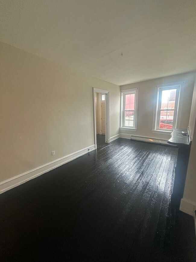 Building Photo - 409 Walnut St