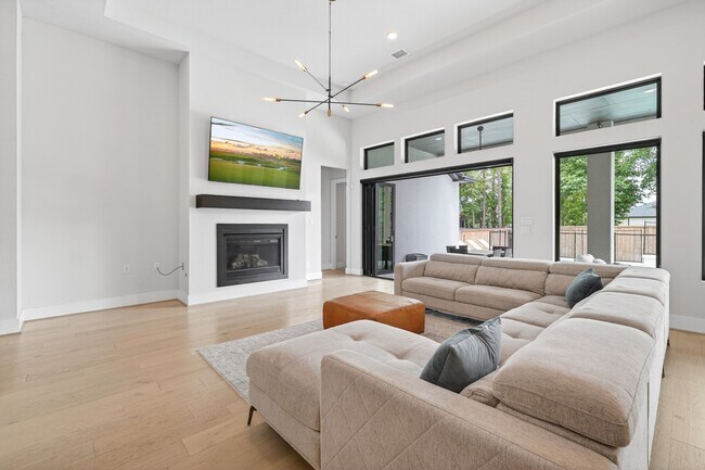 Building Photo - 10561 Lake Palmetto Dr