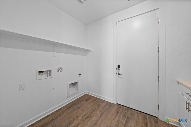 Building Photo - 328 Peace Pipe Way
